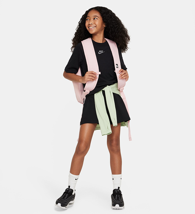 NIKE СПОРТНИ ЕКИПИ>